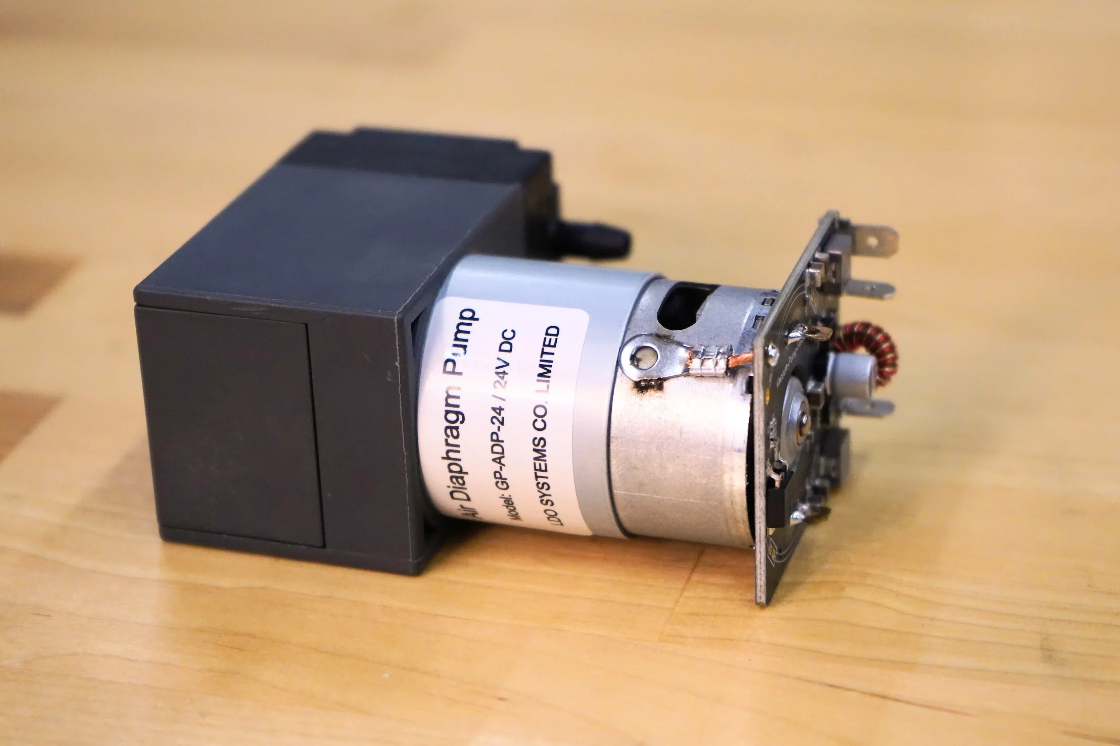 24v Vacuum Pump with EMI Filter - Image 3